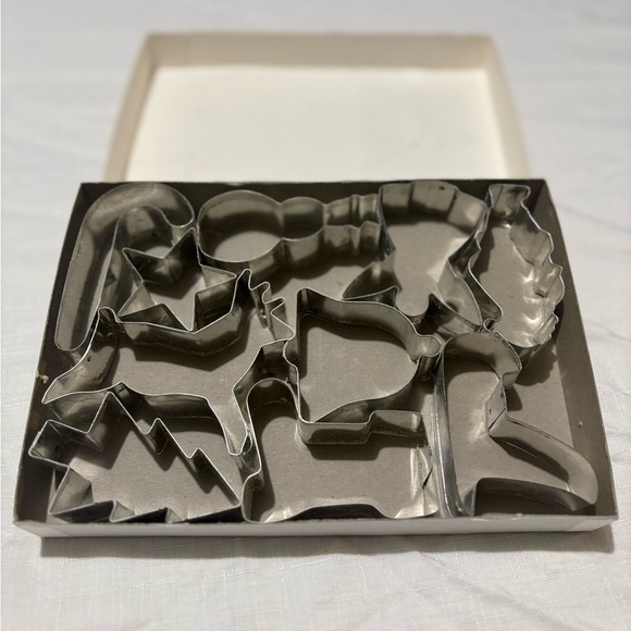 Vintage Christmas Cookie Cutters Set of 10 - Picture 5 of 5